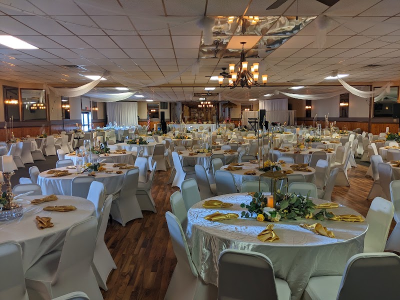 Sterling Chalet - Catering in Hubertus, Wisconsin