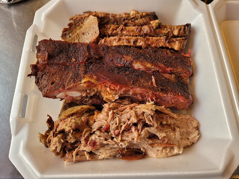 The Smoke N' Pig BBQ - photo 4