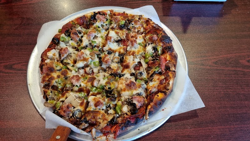 Mel's Sportspage Bar & Snickers Pizza Shop - photo 3