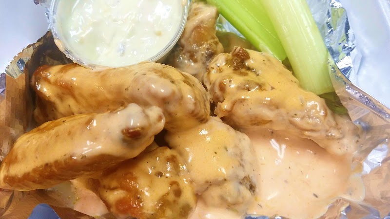 Mel's Sportspage Bar & Snickers Pizza Shop - photo 4