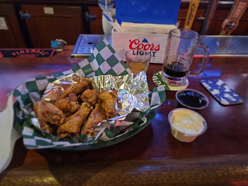 Mel's Sportspage Bar & Snickers Pizza Shop - photo 5