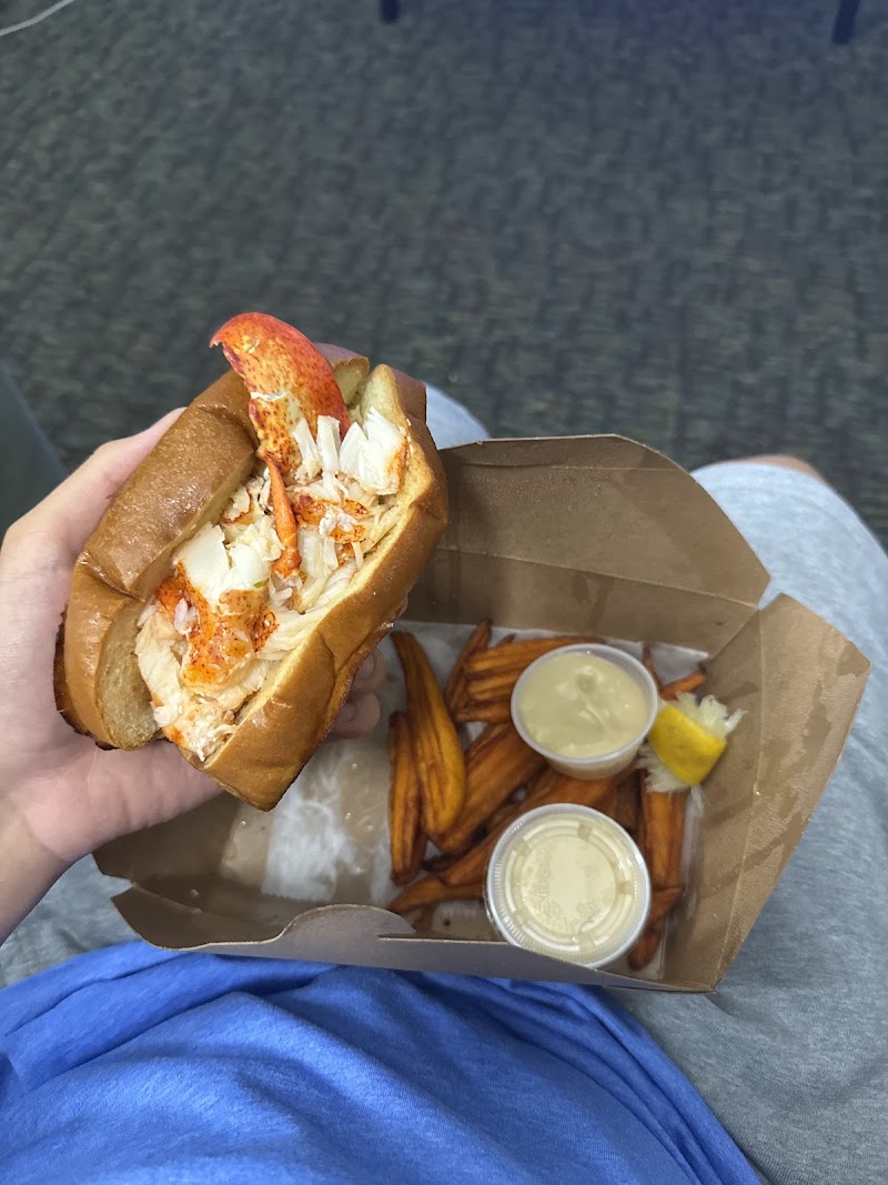 DJ'S Clam Shack Stony Brook - photo 4