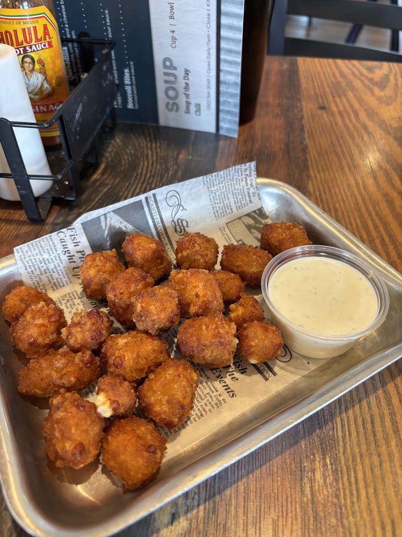 Lucky's Pub and Grill - photo 2
