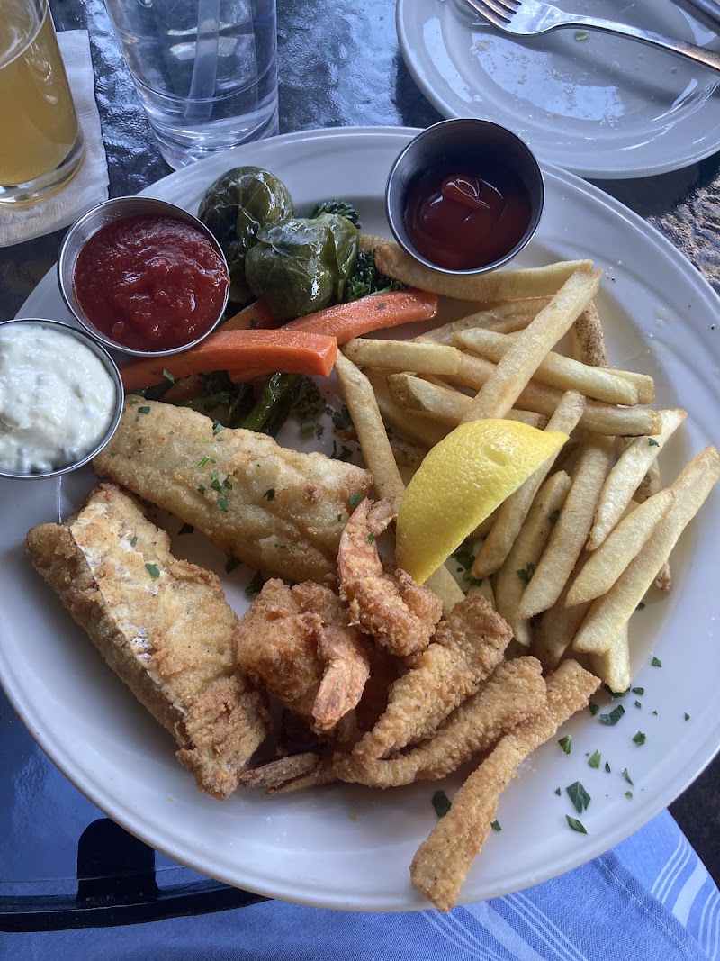 Bud's Seafood Grille - photo 3