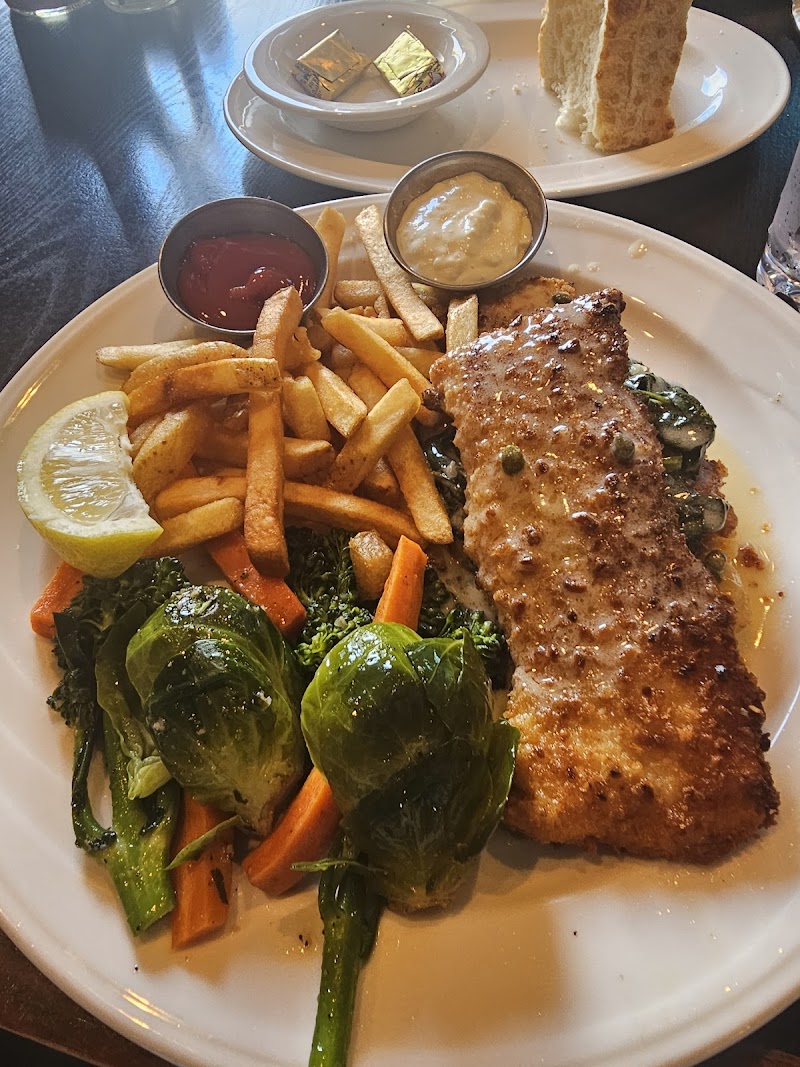 Bud's Seafood Grille - photo 4