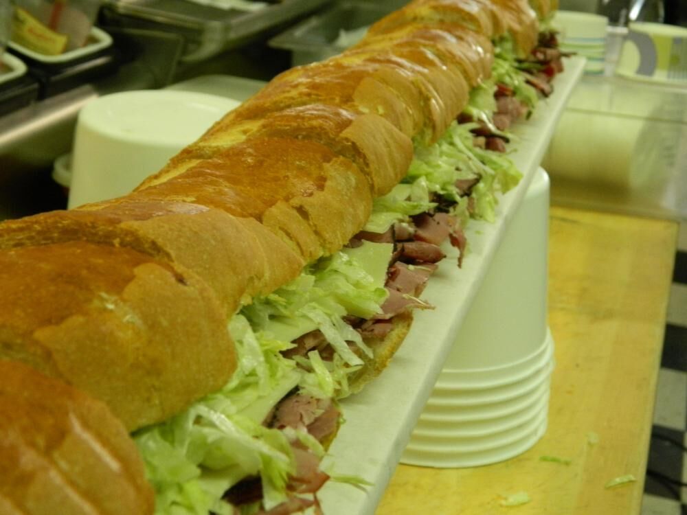 DG's Deli - photo 2