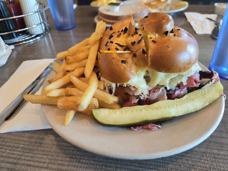 Miracle Mile Deli - photo 2