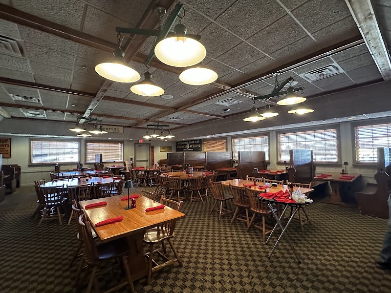 Machine Shed Restaurant - photo 3