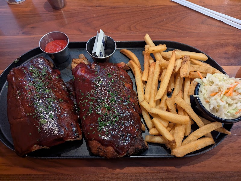 Twigs Tavern and Grille - photo 3