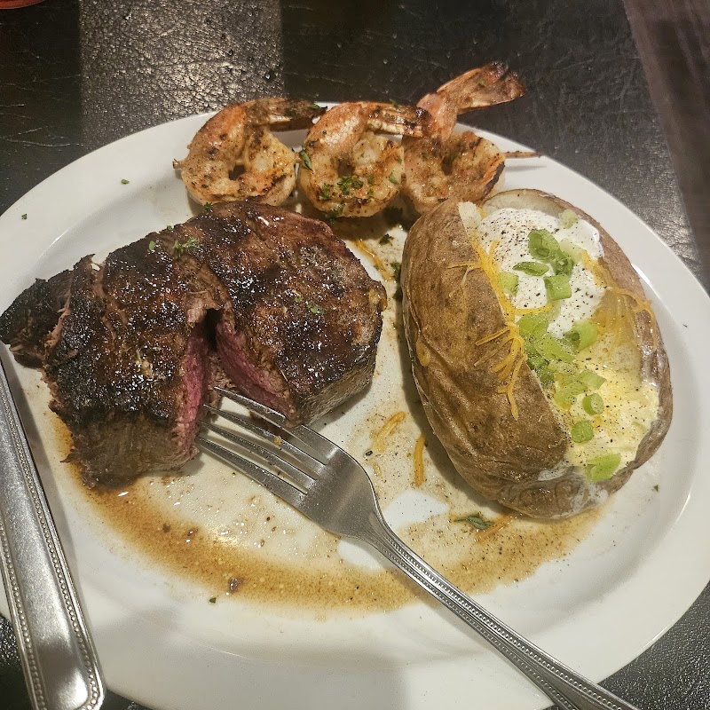 Freddie Paul's Steakhouse - photo 4