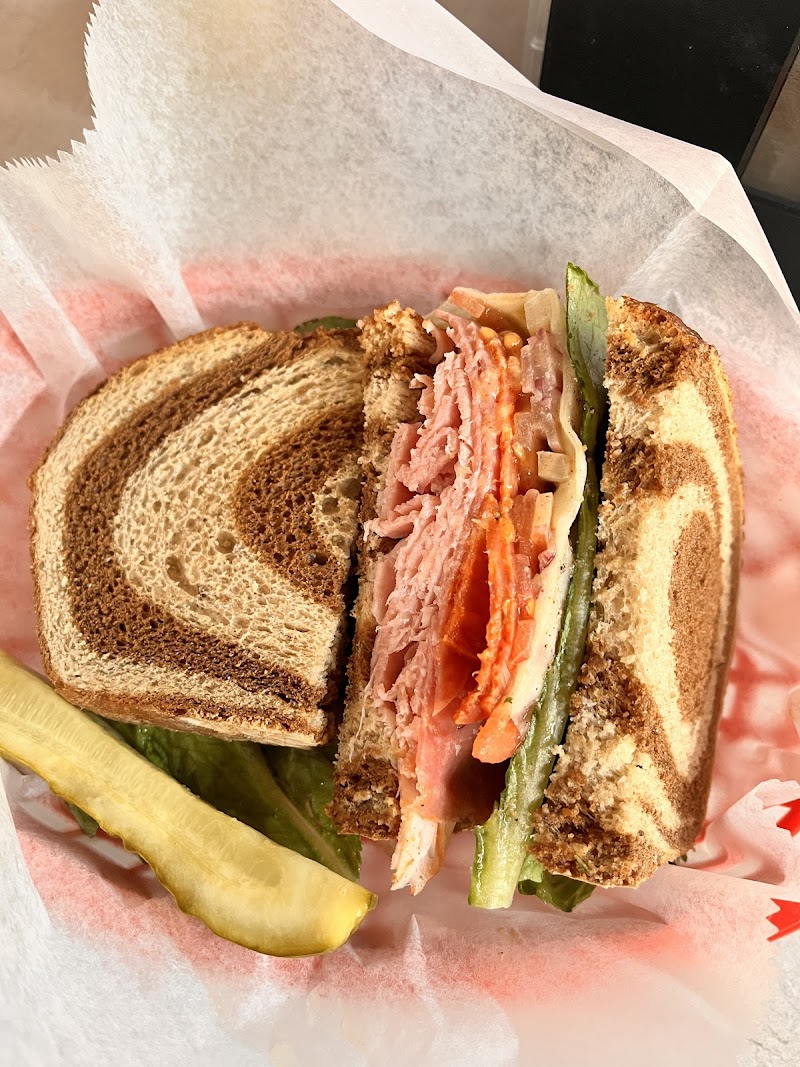 Lindsay's Boulder Deli - photo 2