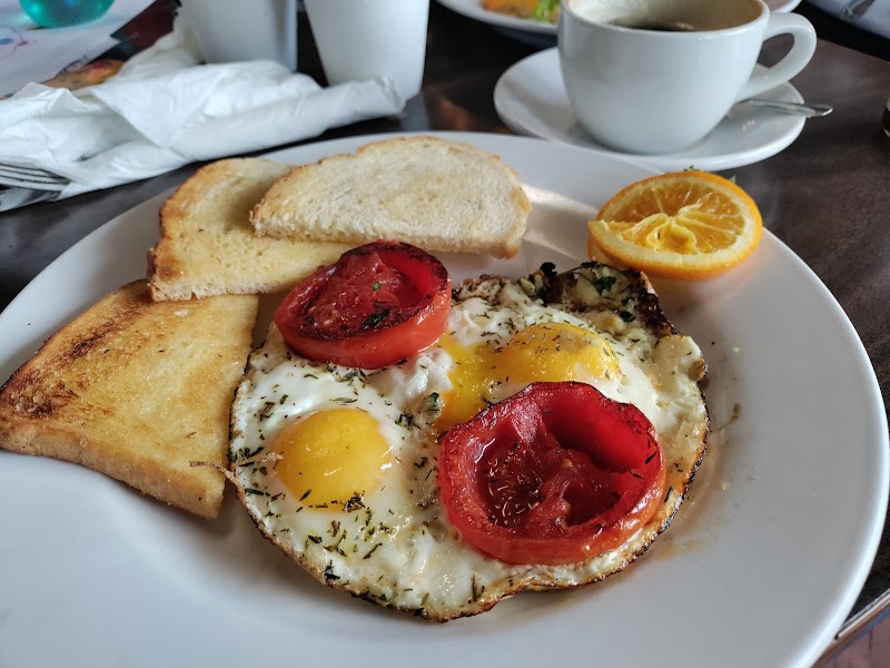 Ghini's French Caffe - photo 2