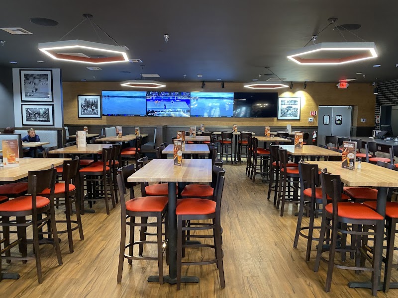 Boston's Restaurant & Sports Bar - photo 2