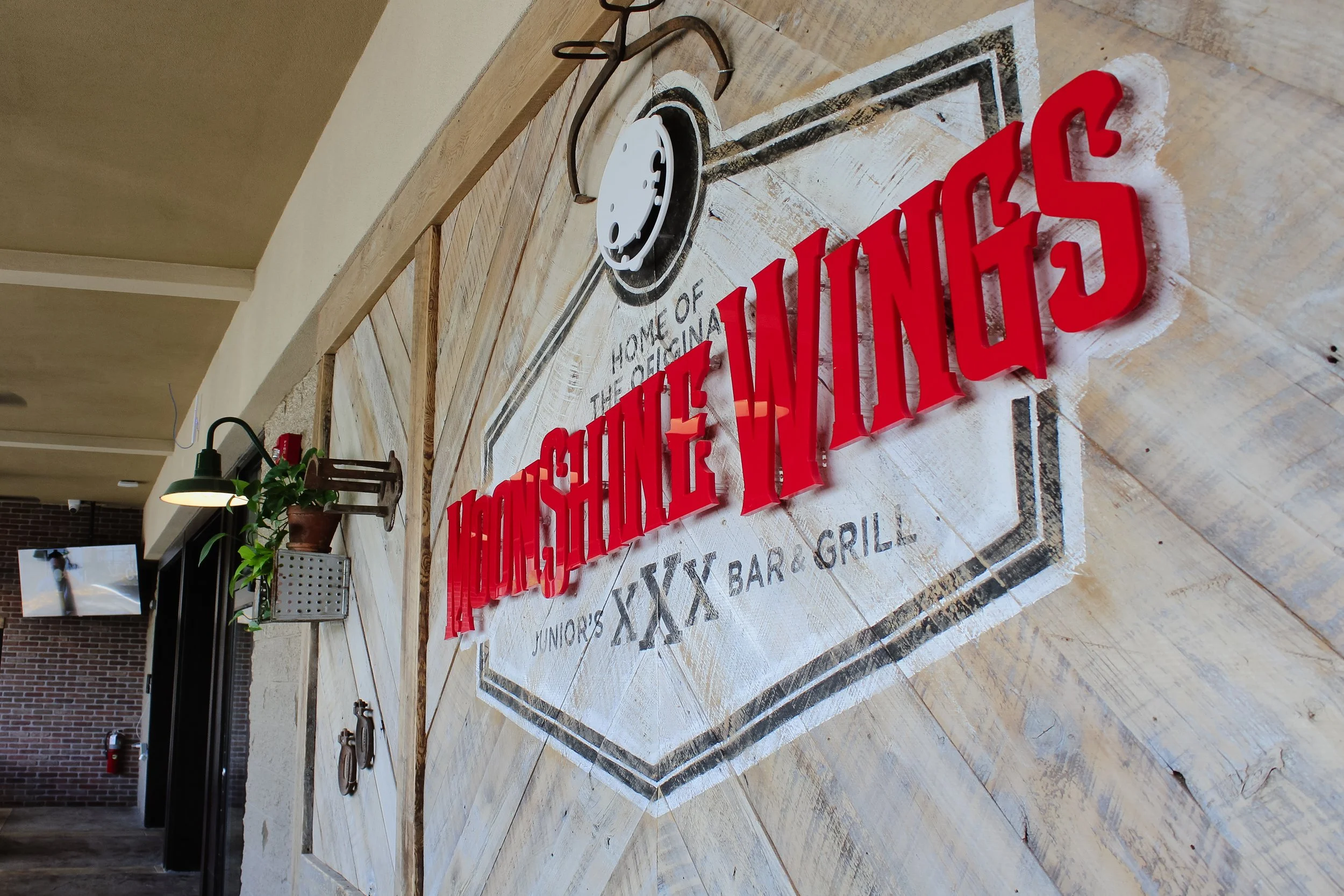 Junior's Bar & Grill - photo 3