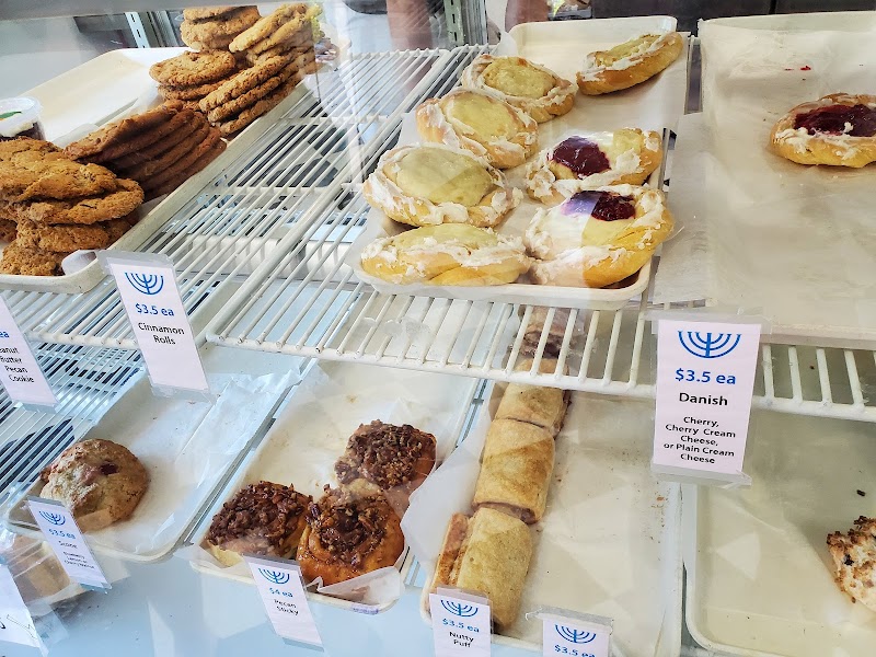 L'Chayim Delicatessen - photo 2