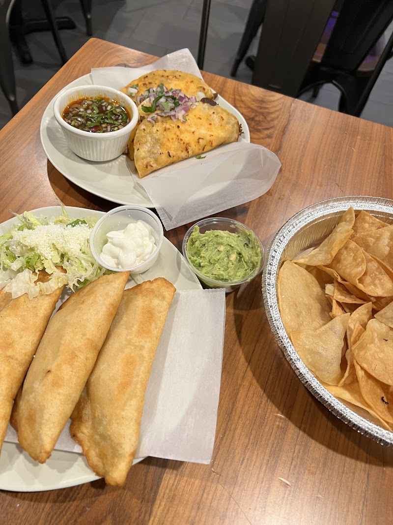 Umami Tsunami Taqueria - photo 5