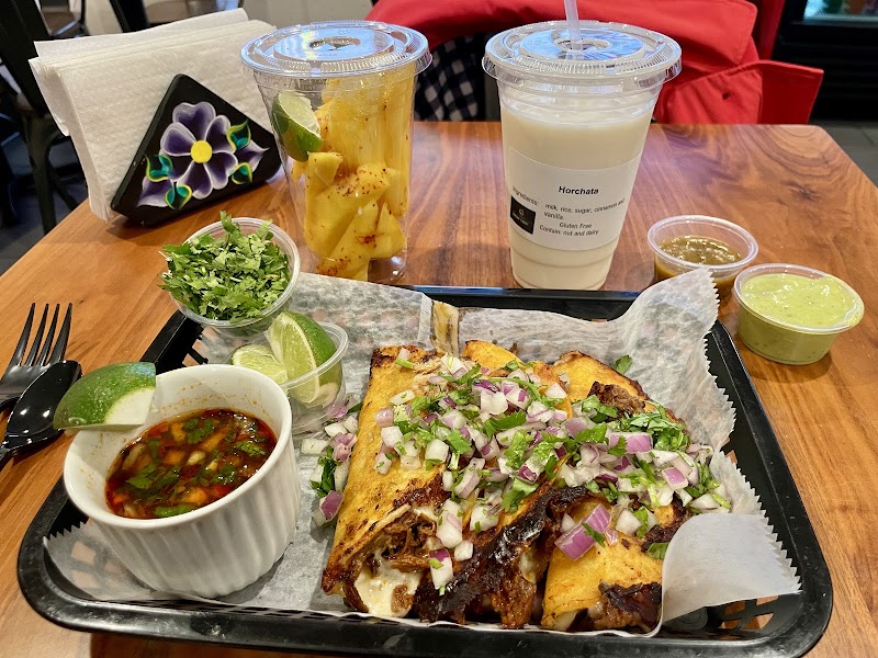 Umami Tsunami Taqueria - photo 4