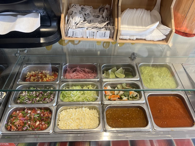 Umami Tsunami Taqueria - photo 2