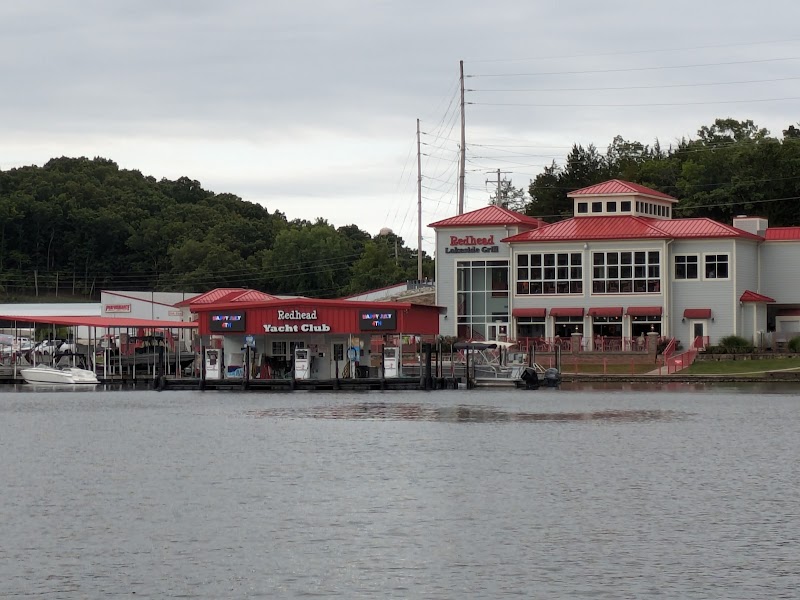 Redhead Lakeside Grill and Yacht Club - photo 5