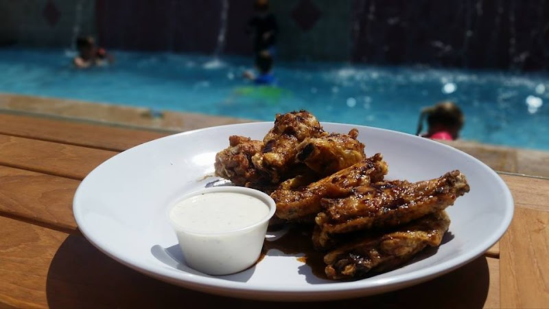 Redhead Lakeside Grill and Yacht Club - photo 3