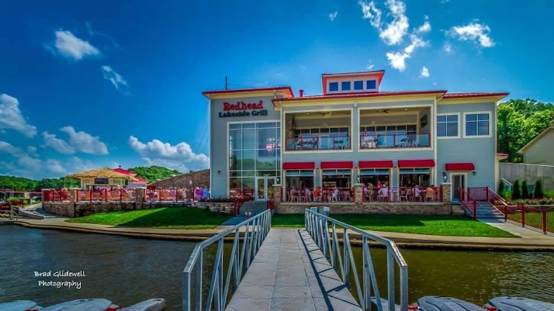Redhead Lakeside Grill and Yacht Club - photo 4