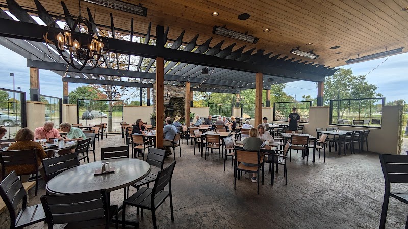 Pike & Pint Grill - photo 2