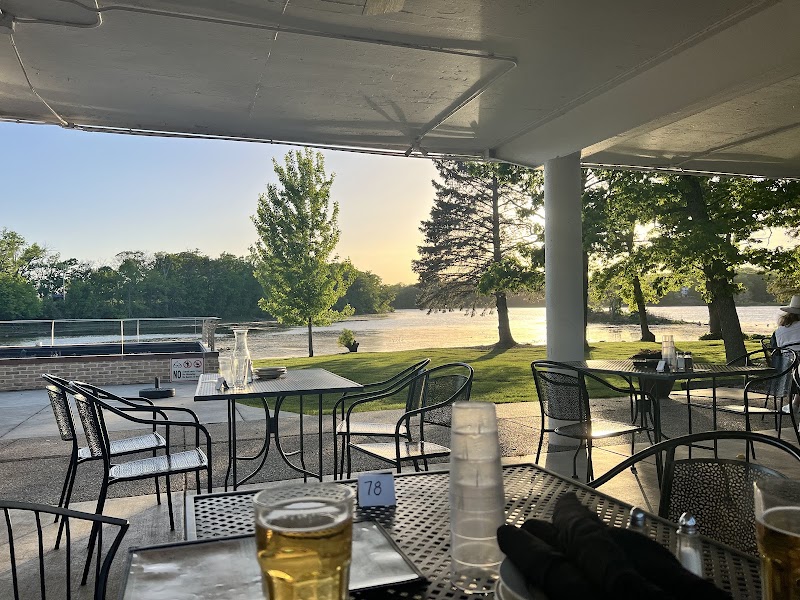 Brianno's Chart House Restaurant & Events Center - photo 3