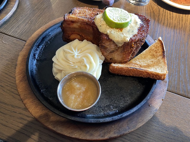 Perry & Sons Market & Grille - photo 2