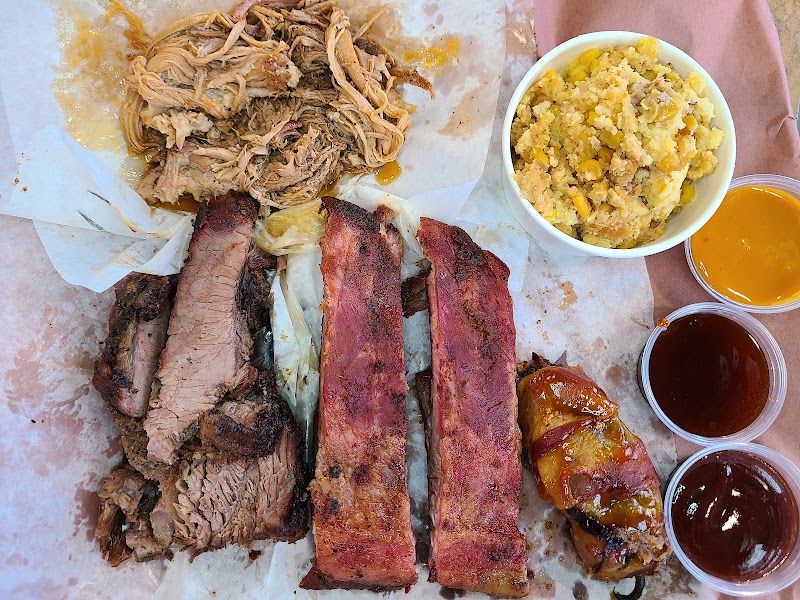 Hog-it-up BBQ, Bar & Saloon - photo 2