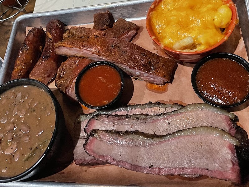 The Smokin' Oak Barbeque Restaurant, Bar & Catering - photo 2