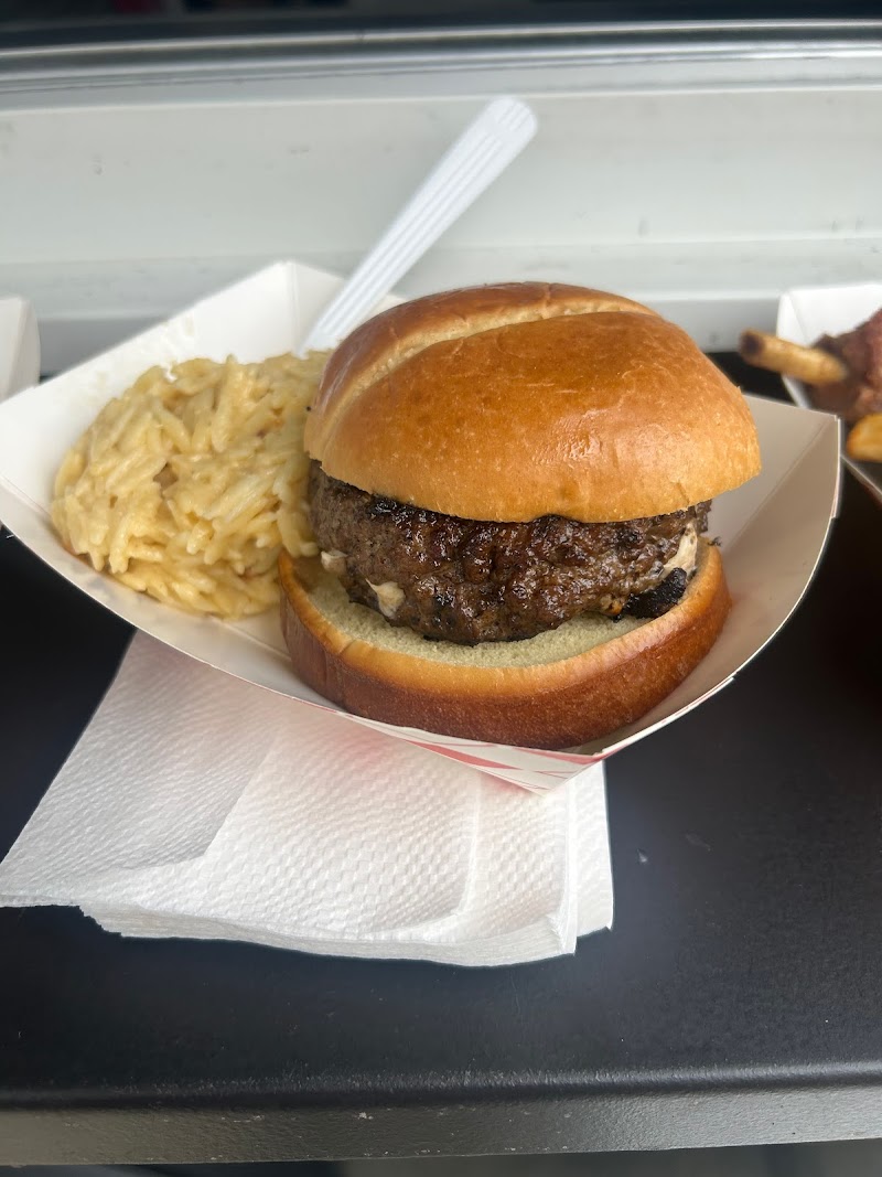 Flyin Pig Food Truck - photo 5