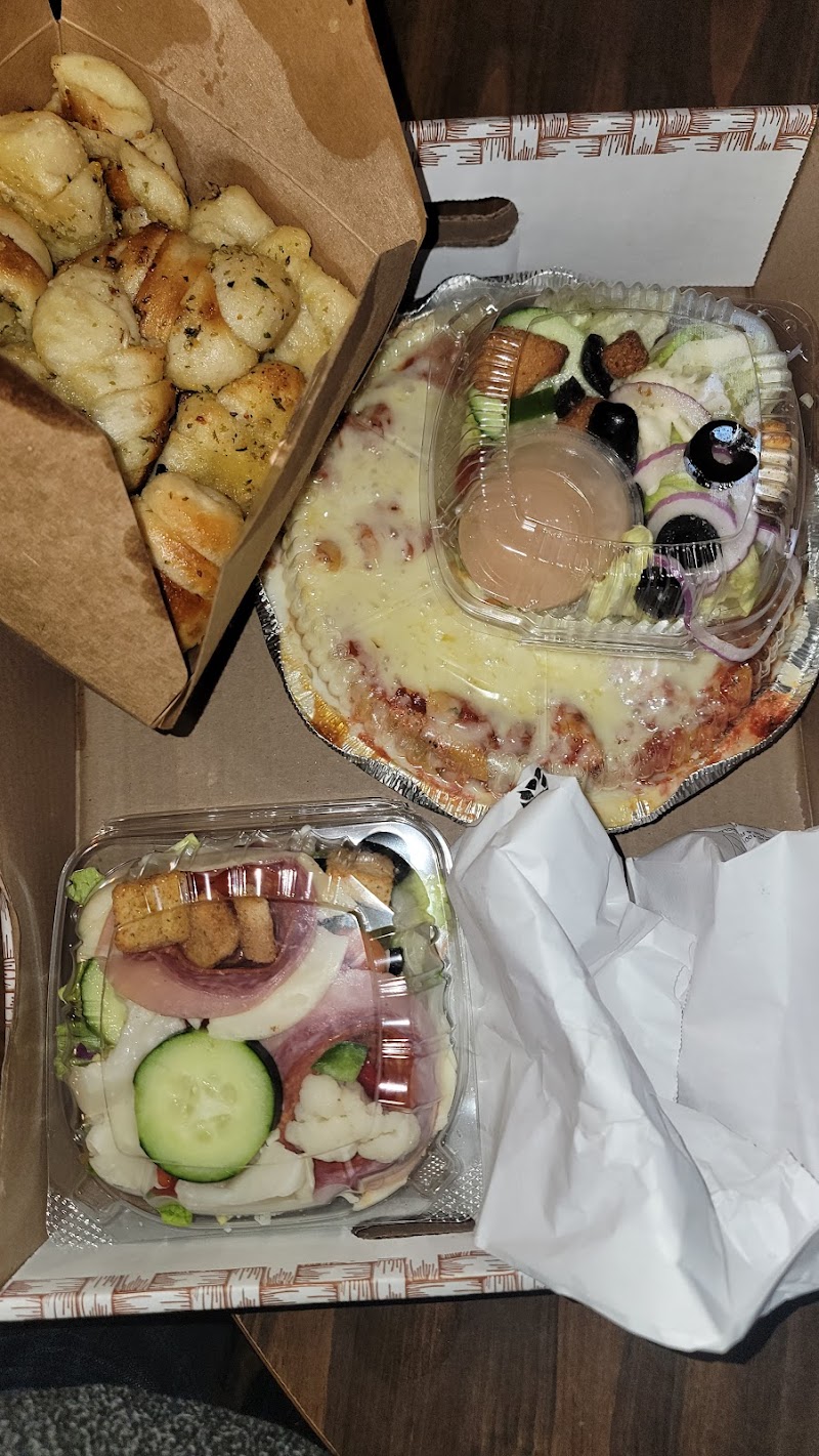 R Pizza House - photo 5