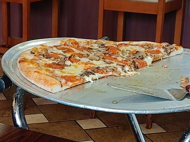 R Pizza House - photo 3