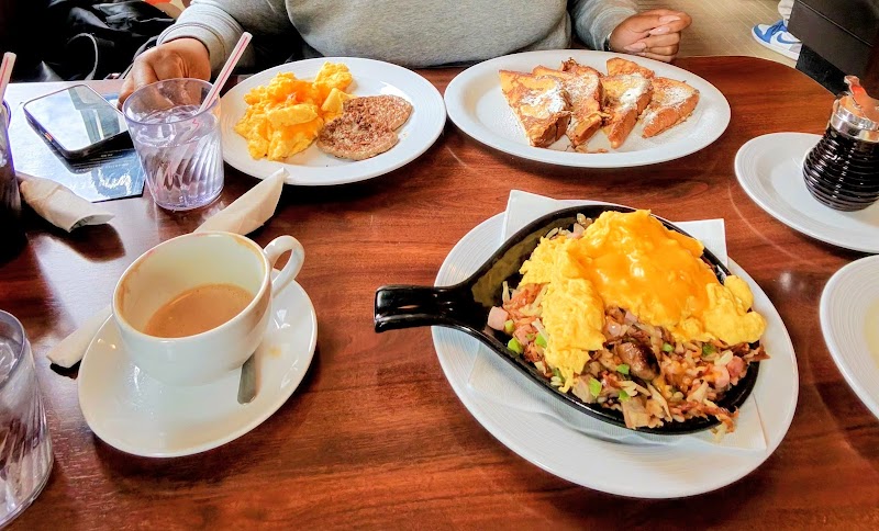 Cozy Corner Restaurant & Pancake House - photo 4