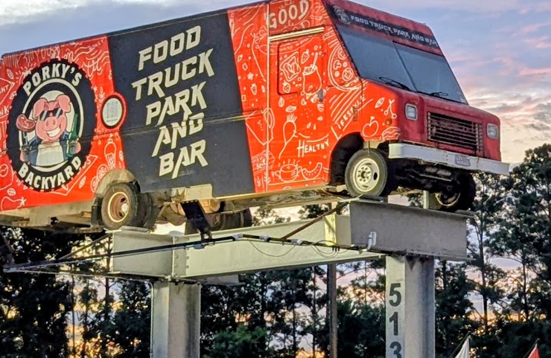 Porky's Backyard Food Truck Park - photo 3