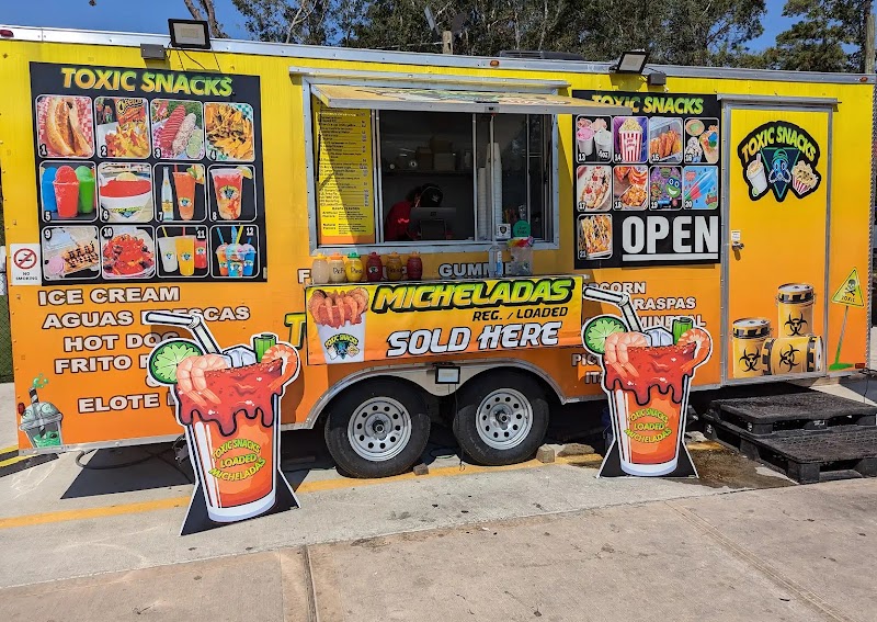 Porky's Backyard Food Truck Park - photo 2