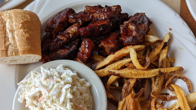 Twisted Q - Barbeque, Bar, & Grill - photo 2