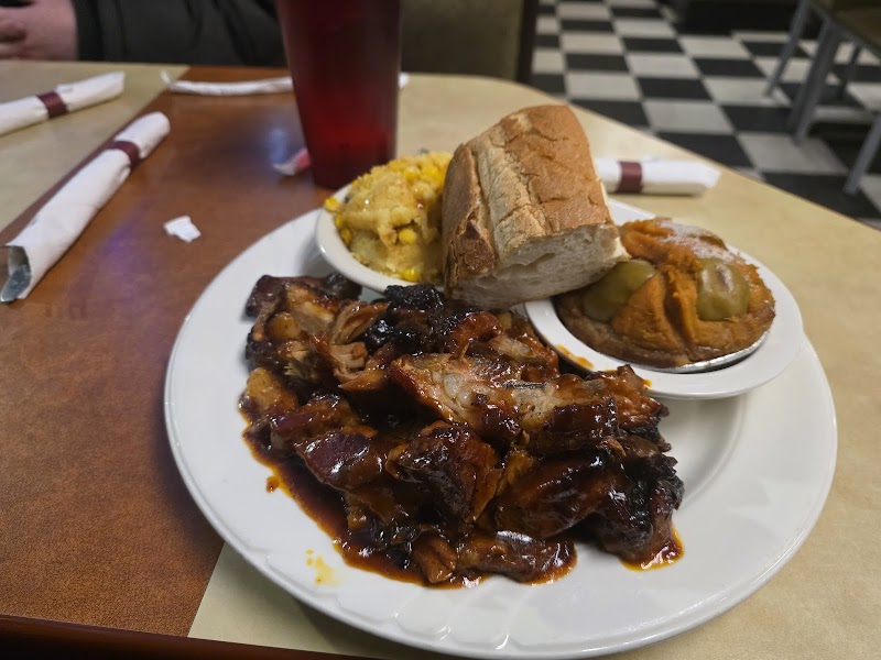 Twisted Q - Barbeque, Bar, & Grill - photo 4